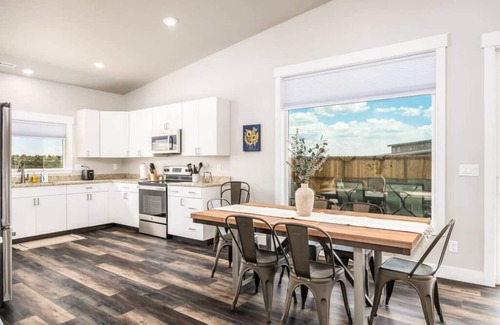 Kanab House | Scenic Escape Near Zion l Agave by Stay