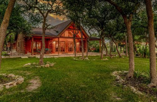 Florence Villa | Scenic Hill Country Ranch with amazing views