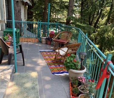 Dalhousie House | Scenic Hill View 3BHK Near Mall Road Stonewood