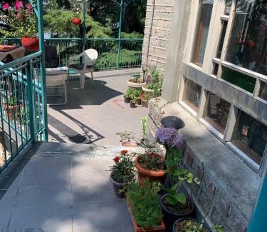 Dalhousie House | Scenic Hill View 3BHK Near Mall Road Stonewood