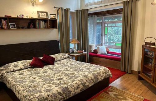 Dalhousie House | Scenic Hill View 3BHK Near Mall Road Stonewood