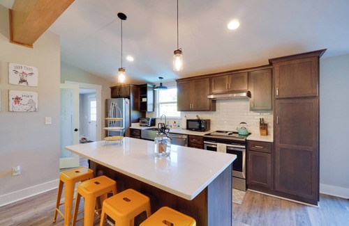 Cleveland House | Scenic Home on 20-Acre Farm: Families Welcome