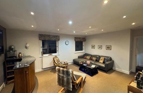 Stockbridge Apartment | Scenic Mews House in central Stockbridge area