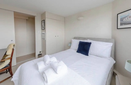 Chelsea Riverside Apartment | Scenic Riverside 2BD Flat - Chelsea