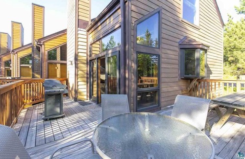 Lutsen House | Scenic Ski-In/Ski-Out Townhome with Resort Perks