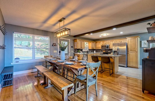 Clayton House | Scenic Summer Stay-Pet-Friendly-Accessible