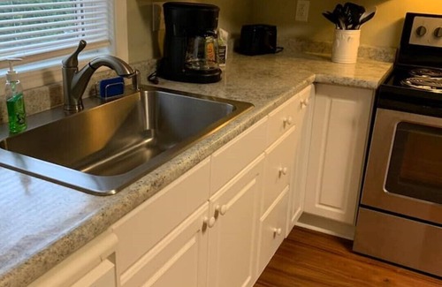 Hendersonville House | Scenic Sunset Place. Beautiful Mountain View’s and sunsets from the front deck.