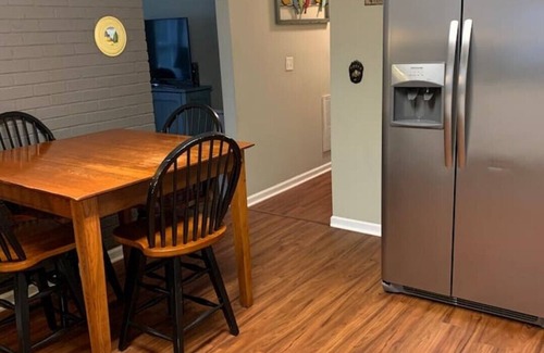 Hendersonville House | Scenic Sunset Place. Beautiful Mountain View’s and sunsets from the front deck.