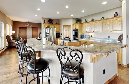 Alto House | Scenic Wine Down | Luxe Mountain Retreat + Views & Hot Tub!