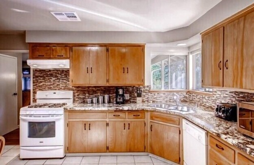 Oakhurst Cabin | Scenic Wonders Lazy Bear Lodge 4 Bedroom