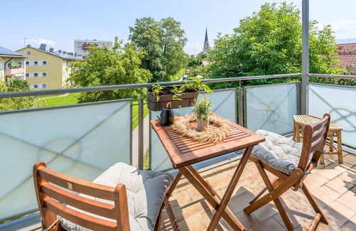 Freilassing Apartment | Schöne 70m² 2 Zimmer City Wohnung im Zentrum