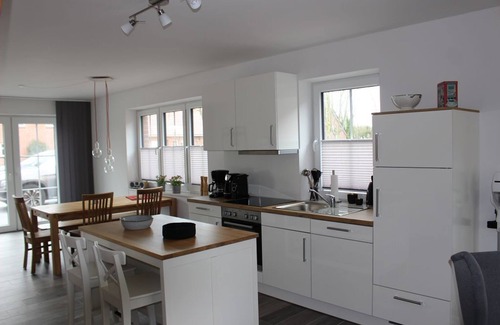 Norden Apartment | Schöne Ferienwohnung Zur Werkstatt für 4 Personen + Hund