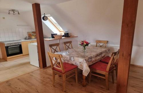 Blowatz Apartment | Schöne Ferienwohnung mit Garten in Robertsdorf, cleaning included