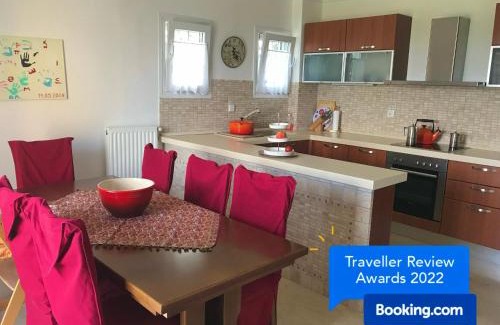 Pelekas Apartment | Schönes Familienappartement in Pelekas, Corfu mit Meerblick