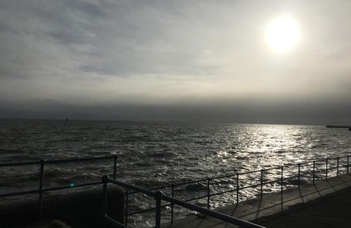 Innenhafen Apartment | Schönes Feriendomizil mit Meerblick Südstrand Nähe Fliegerdeich in Wilhelmshaven