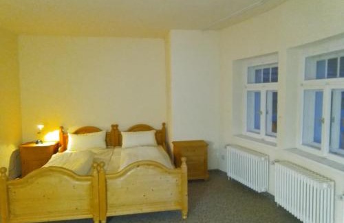 Berggiesshubel Bed & Breakfast | Schloss Friedrichstal Arabi-Ka
