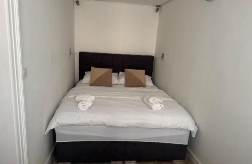 Hundsturm Apartment | Schonbrunn Classic Apartment Contactless Check IN