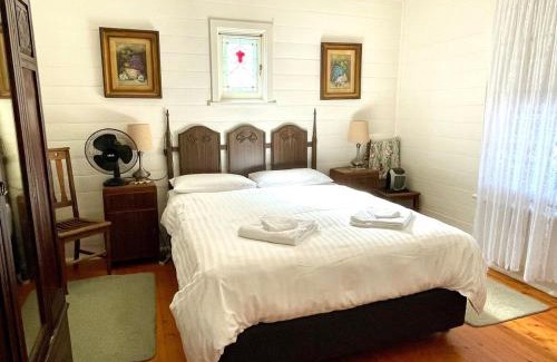 American River House | Schoolhouse Cottage - American River