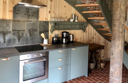 Oberhavel Apartment | Schwalbennest - 2022 Eröffnete Maisonette-ferienwohnung auf Vierseithof