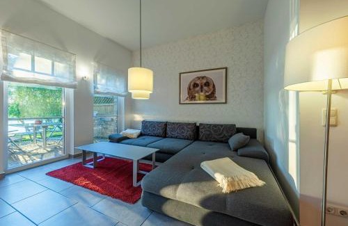 Muritz Apartment | Schwan - Ferienwohnung am Loppiner See mit Terrasse und Sauna