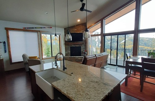 Sandpoint House | Schweitzer Townhouse with incredible views and private hot tub
