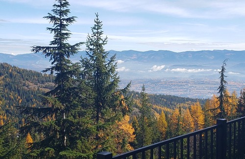 Sandpoint House | Schweitzer Townhouse with incredible views and private hot tub