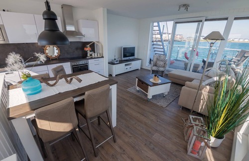 Olpenitz House | Schwimmendes Haus/Hausboot ANTARES ONE by Seeblick Ferien ORO