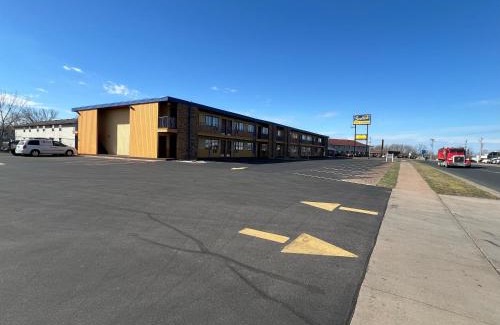 Eau Claire Hotel | Scottish Inn & Suites - Eau Claire