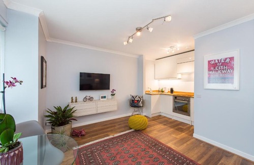 Leith Apartment | Scottish Stays - The Allanfield Apartment