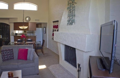 Arcadia Condo | Scottsdale 2BR Captivating Condo with Outdoor Pool