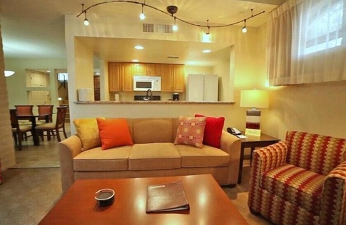 Arcadia Condo | Scottsdale Camelback Resort Classic 3BR Condo with Playground