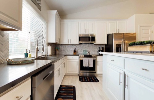 Arabian Crest House | Scottsdale home with private pool, hot tub & grill - near shopping