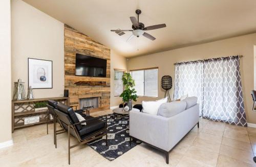 Paradise Park Vista House | Scottsdale Oasis-Saltwater Pool & Putting Green