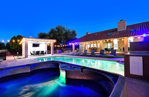 Paradise Valley Village Villa | Scottsdalestays Multimillion Luxury Estate-Best Yard/Area, Pool & Pickleball.
