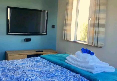 Comber House | Scrabo View - King Bedroom with private bathroom