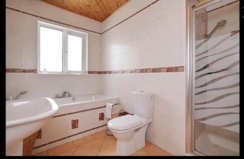 Comber House | Scrabo View - King Bedroom with private bathroom