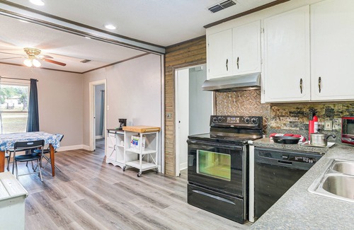 Jasper Heights House | Screened Patio + Fire Pit: Peaceful Marshall Home