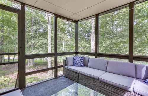 Rowland House | Screened Porch and Deck Pet-Friendly Poconos Escape