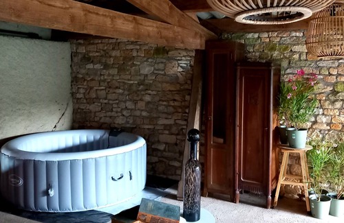 Vaylats House | Se Réunir Dans le Lot, Maison en Pierre, Piscine
