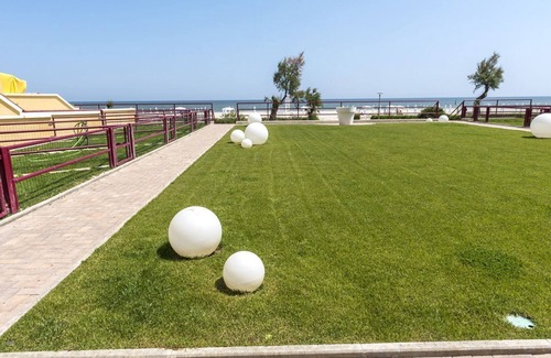 Senigallia Apartment | SE054 - Senigallia, sea-front studio at the Residence'Pyramids'
