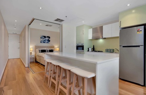 Glenelg Apartment | Sea and Park Deluxe Glenelg