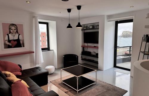 Porto da Cruz House | Sea Breeze Boutique House