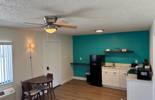 Edgewater Hotel | Sea Breeze Inn