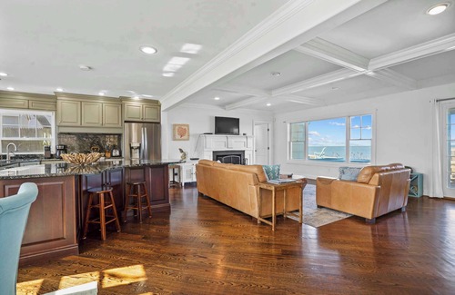 Southold House | Sea Breeze Paradise: Beachfront & Panoramic Views