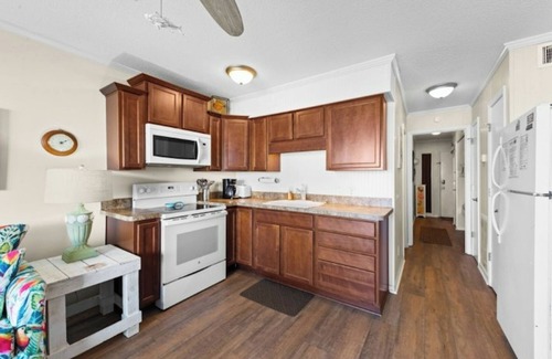 North Myrtle Beach Condo | Sea Cabin 120- Oceanfront 1BR/1BA- Pool