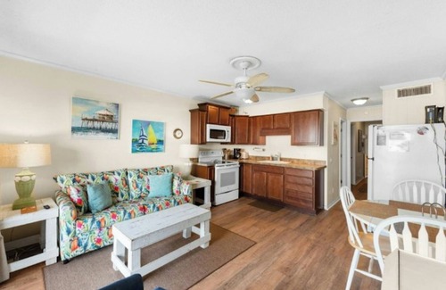North Myrtle Beach Condo | Sea Cabin 120- Oceanfront 1BR/1BA- Pool