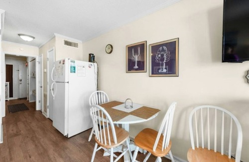 North Myrtle Beach Condo | Sea Cabin 120- Oceanfront 1BR/1BA- Pool