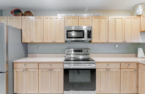 Bethany Beach Condo | Sea Colony Ocean 1st floor condo w/pool, tennis court, and elevator