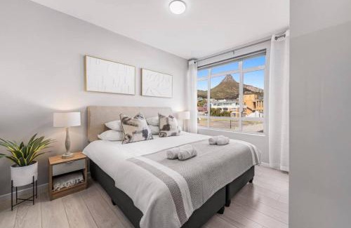 Sea Point Apartment | Sea-Facing Apartment at Adelphi Galleria