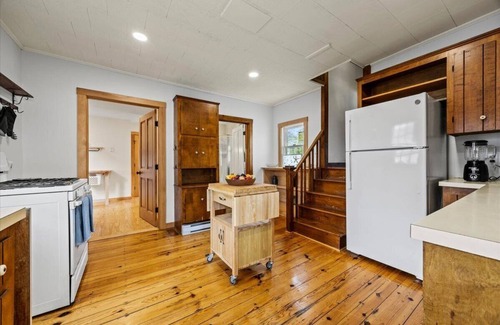 Ocean Park House | "Sea Foam" your perfect 6-bedroom cottage steps from the beach!